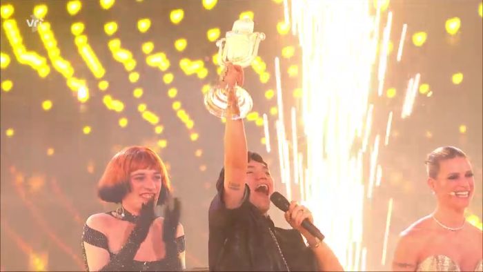 File:Eurovision song contest 2025 jj lifts trophy.jpg