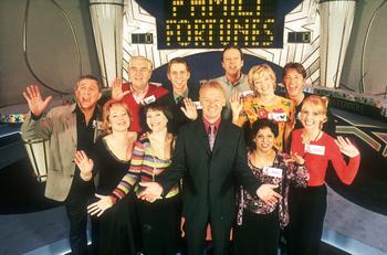 File:Family fortunes dennis withgroup.jpg