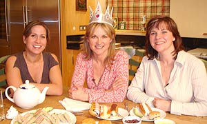 Image:Anthea turner perfect house wife paper hat.jpg