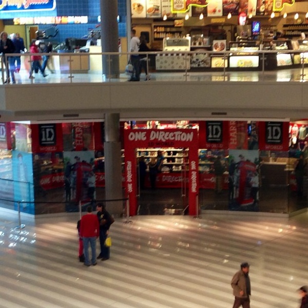 File:One direction store.jpg